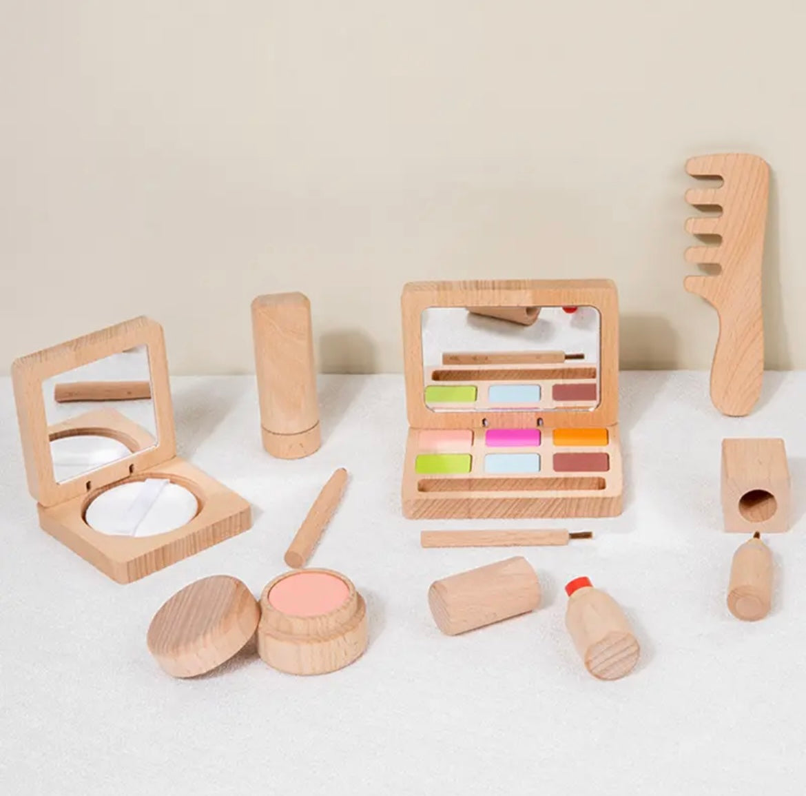 Wooden Make-Up Set